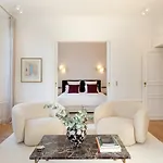Pick A Flat\'S Apartment In Saint-Germain - Place Furstemberg